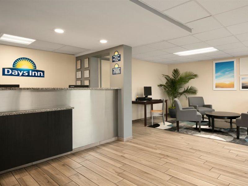 Days Inn By Wyndham Clearwater/Central Exteriör bild