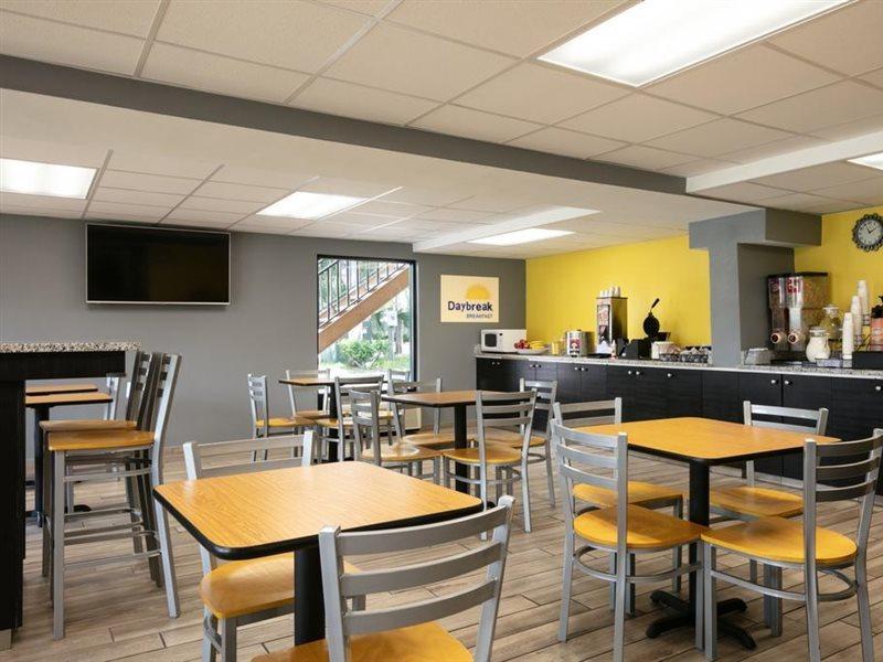Days Inn By Wyndham Clearwater/Central Exteriör bild