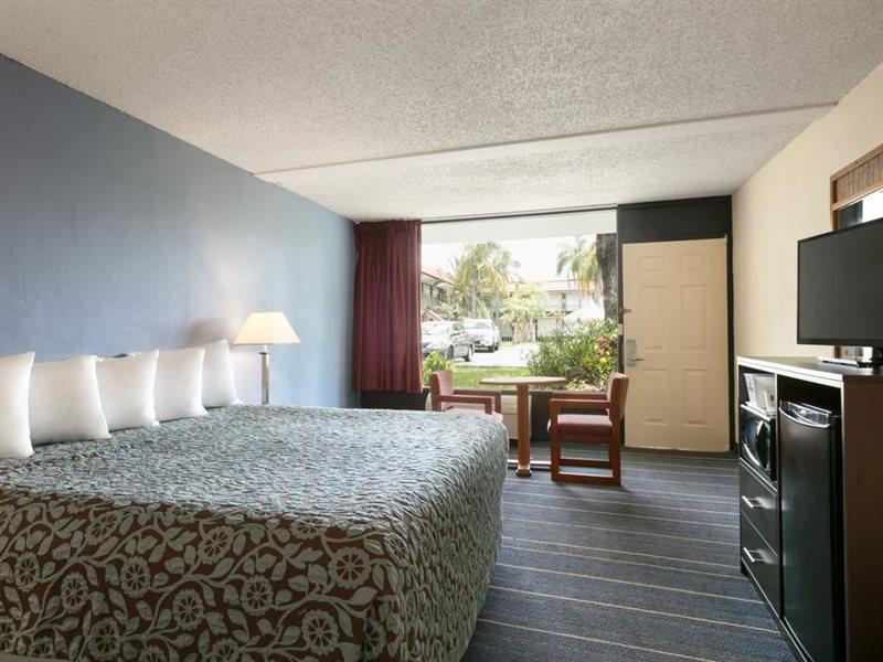 Days Inn By Wyndham Clearwater/Central Exteriör bild