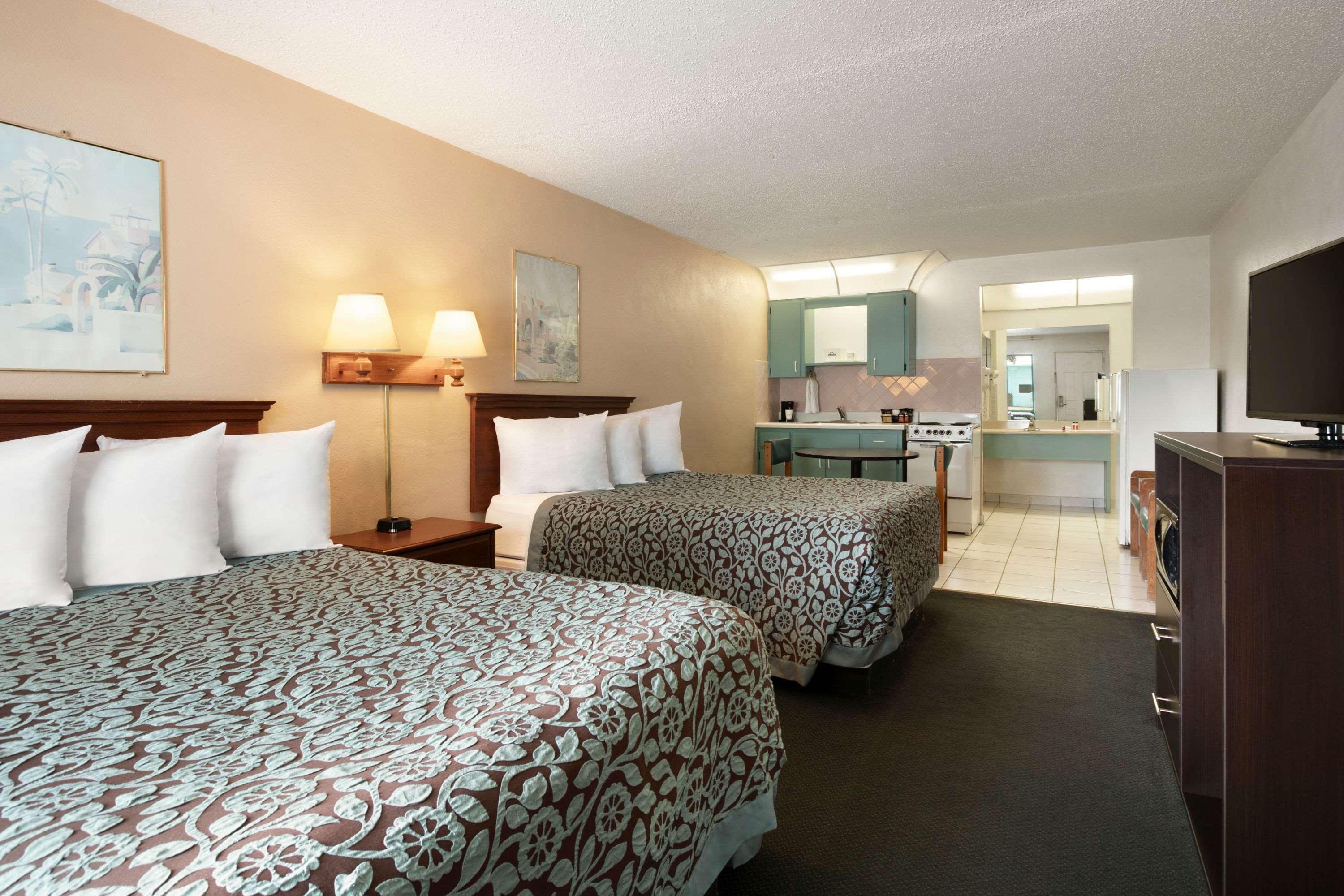 Days Inn By Wyndham Clearwater/Central Exteriör bild