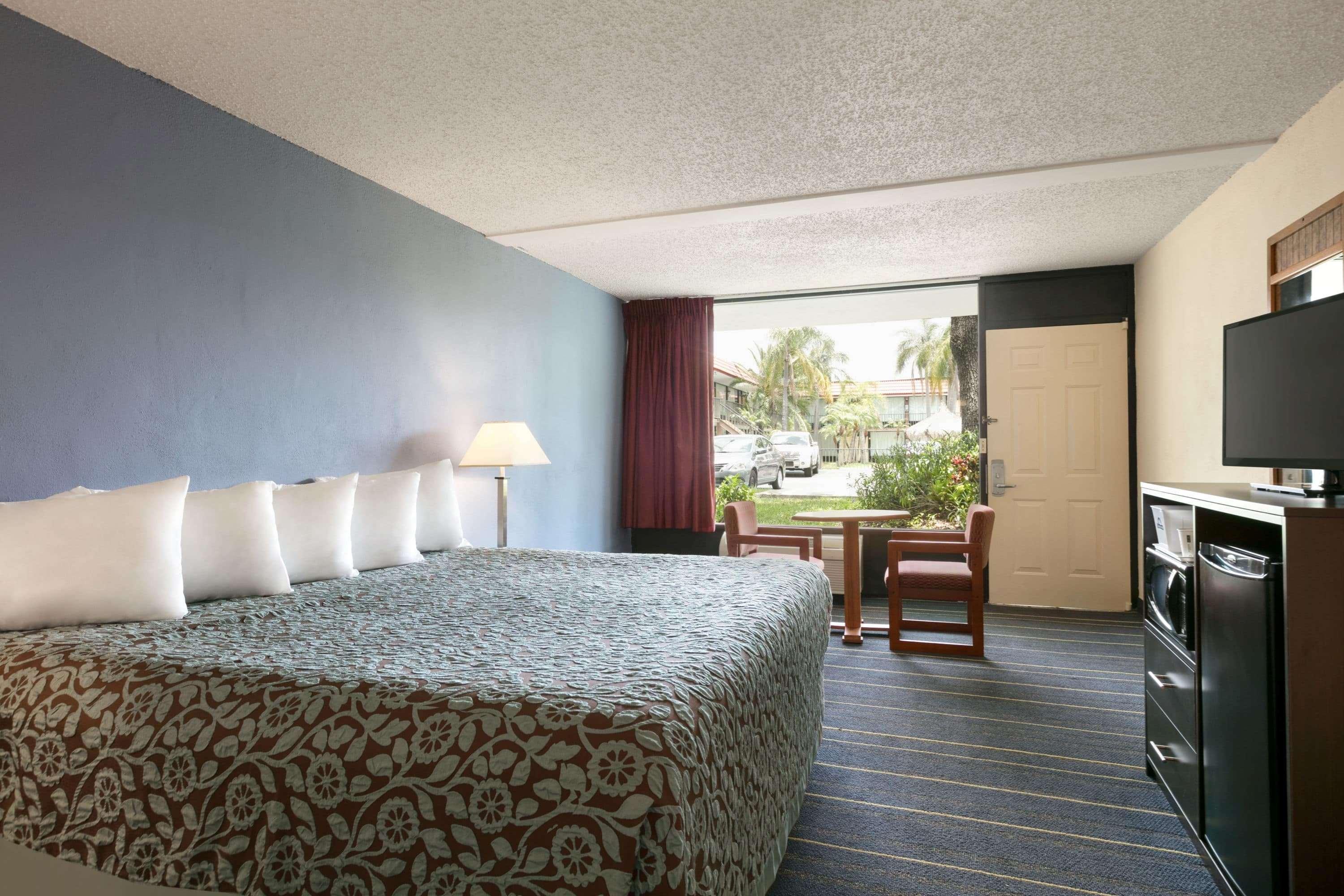 Days Inn By Wyndham Clearwater/Central Exteriör bild