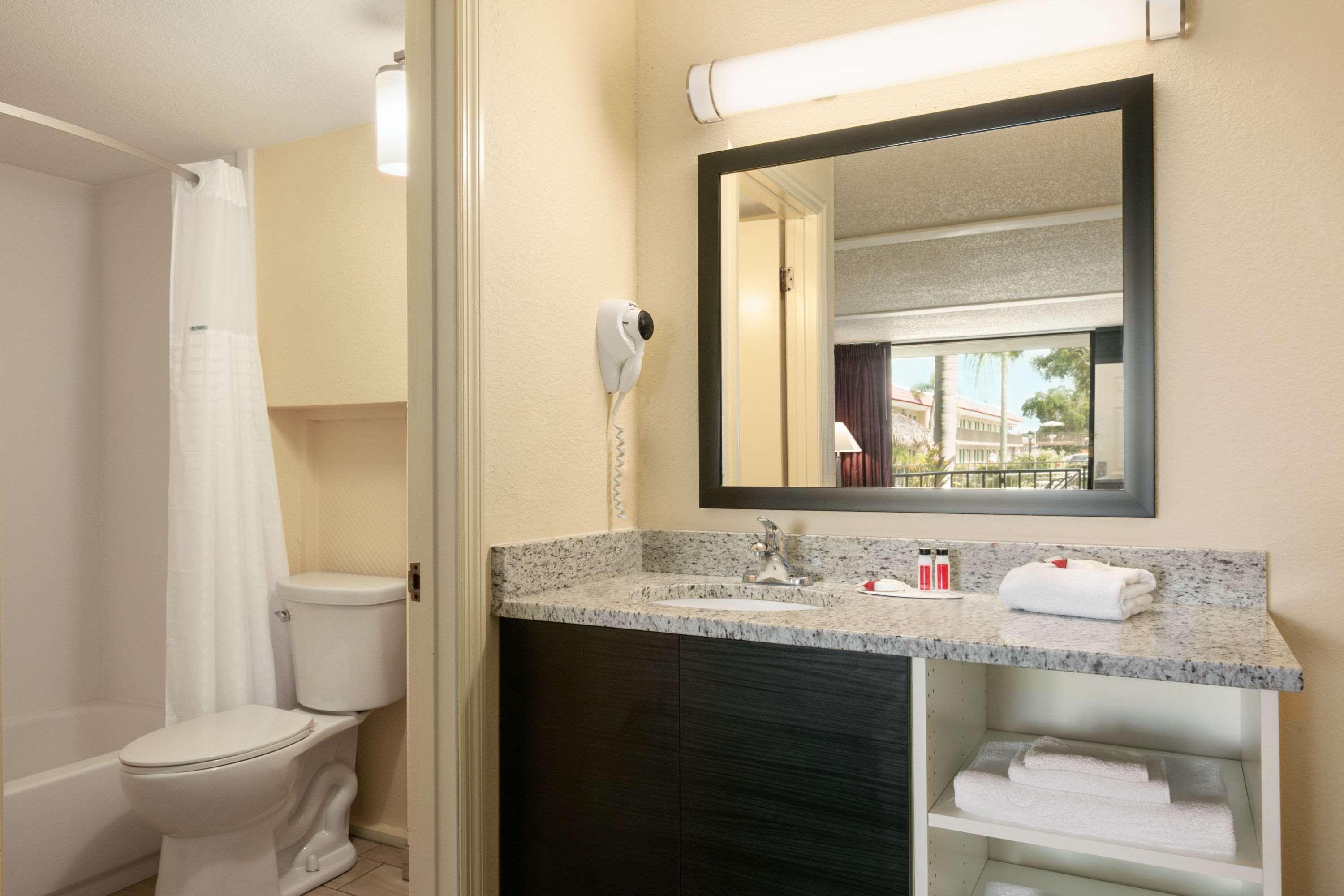 Days Inn By Wyndham Clearwater/Central Exteriör bild