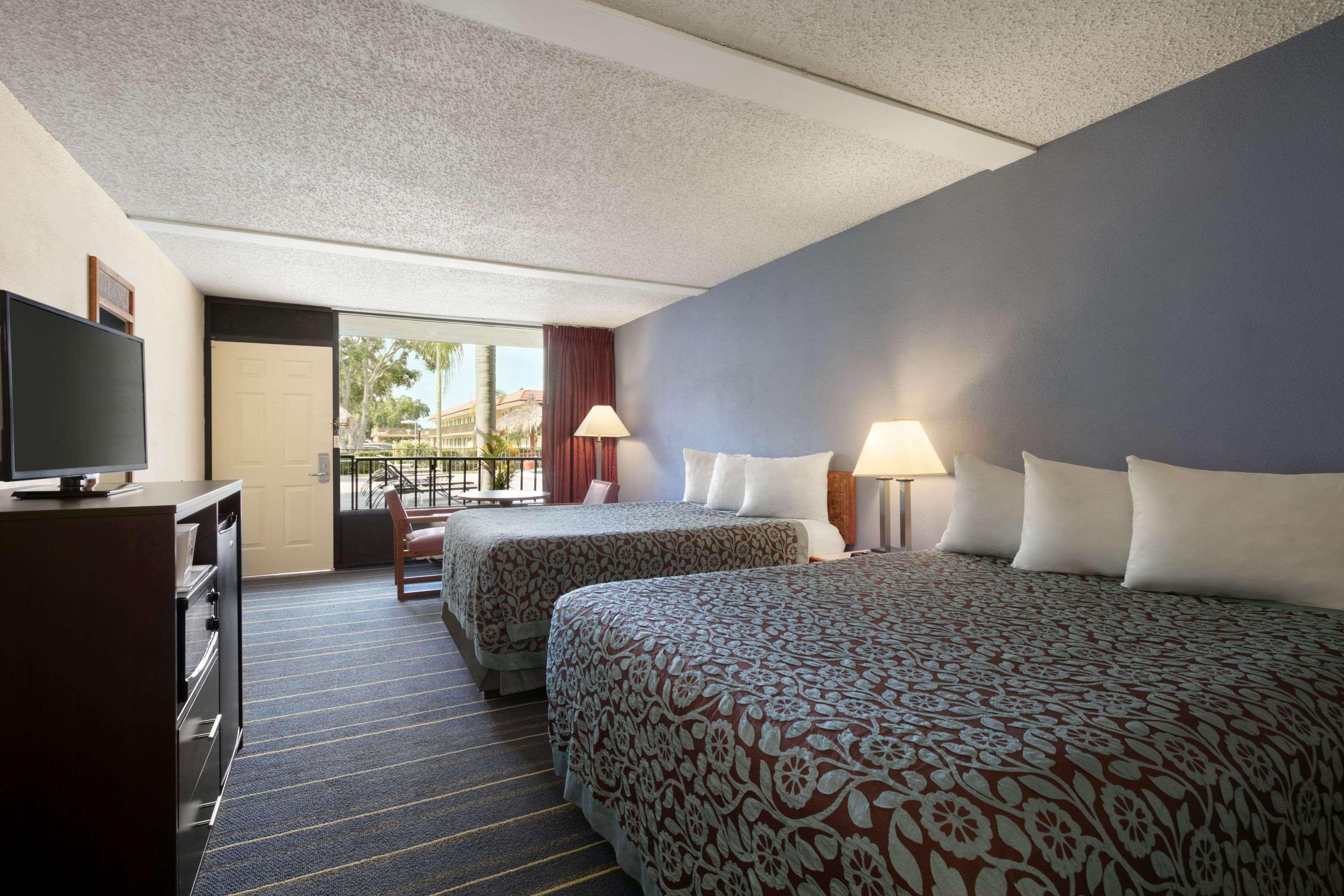 Days Inn By Wyndham Clearwater/Central Exteriör bild