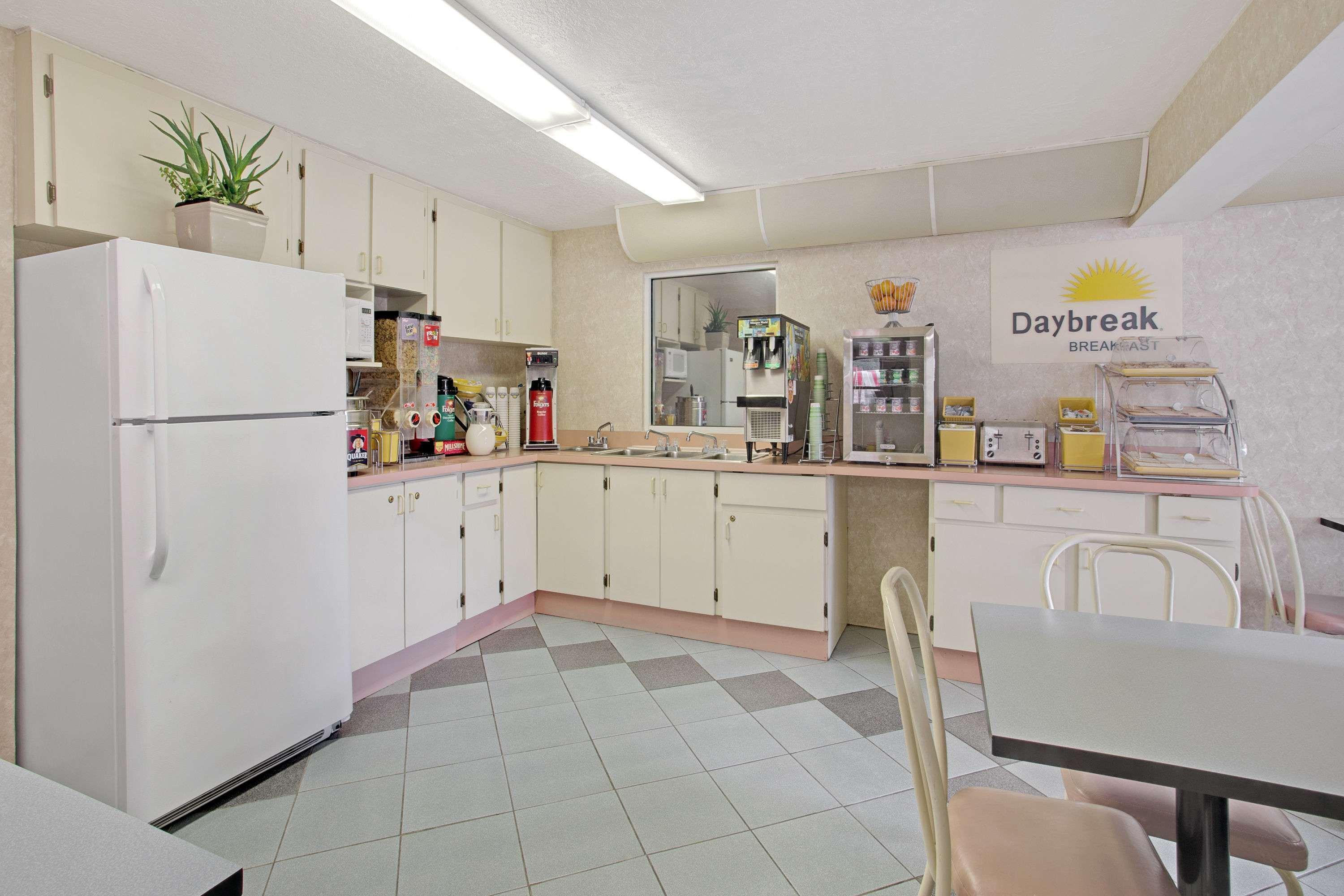 Days Inn By Wyndham Clearwater/Central Exteriör bild