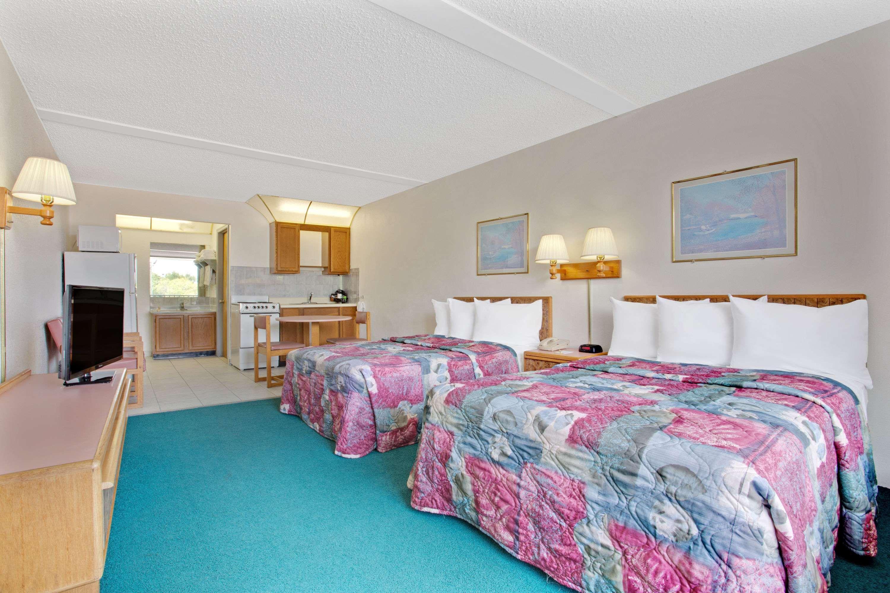 Days Inn By Wyndham Clearwater/Central Exteriör bild