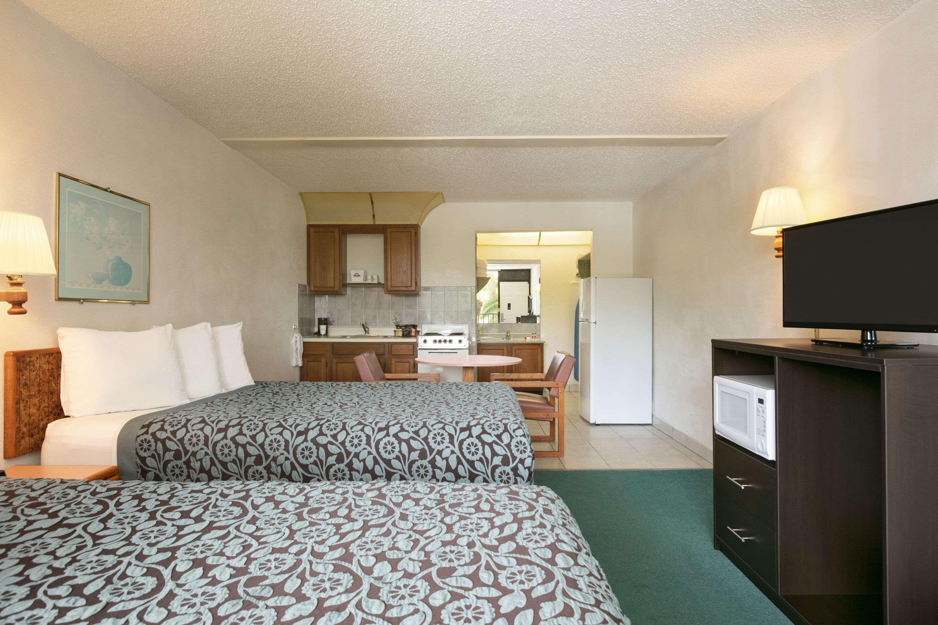Days Inn By Wyndham Clearwater/Central Exteriör bild