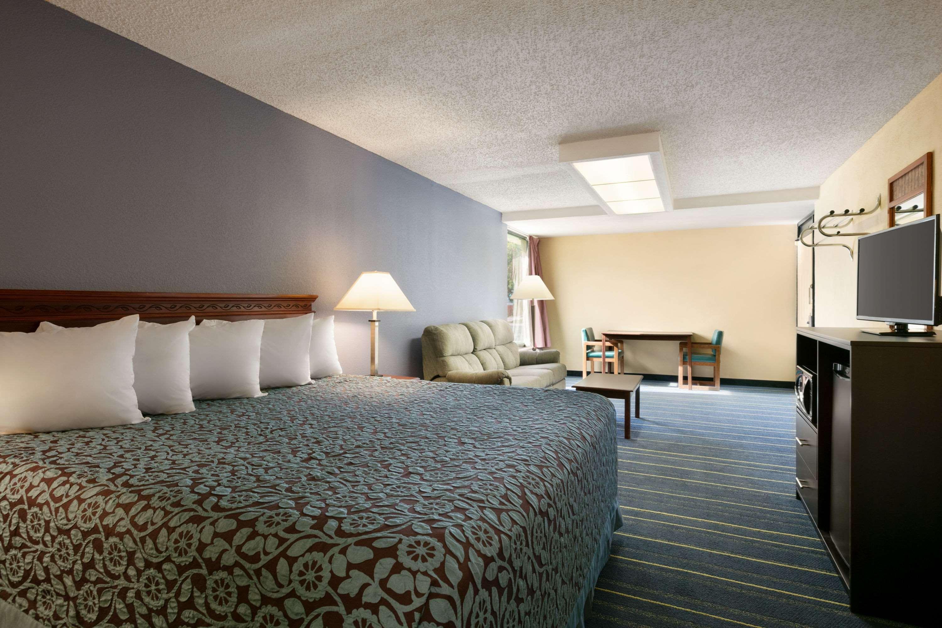 Days Inn By Wyndham Clearwater/Central Exteriör bild