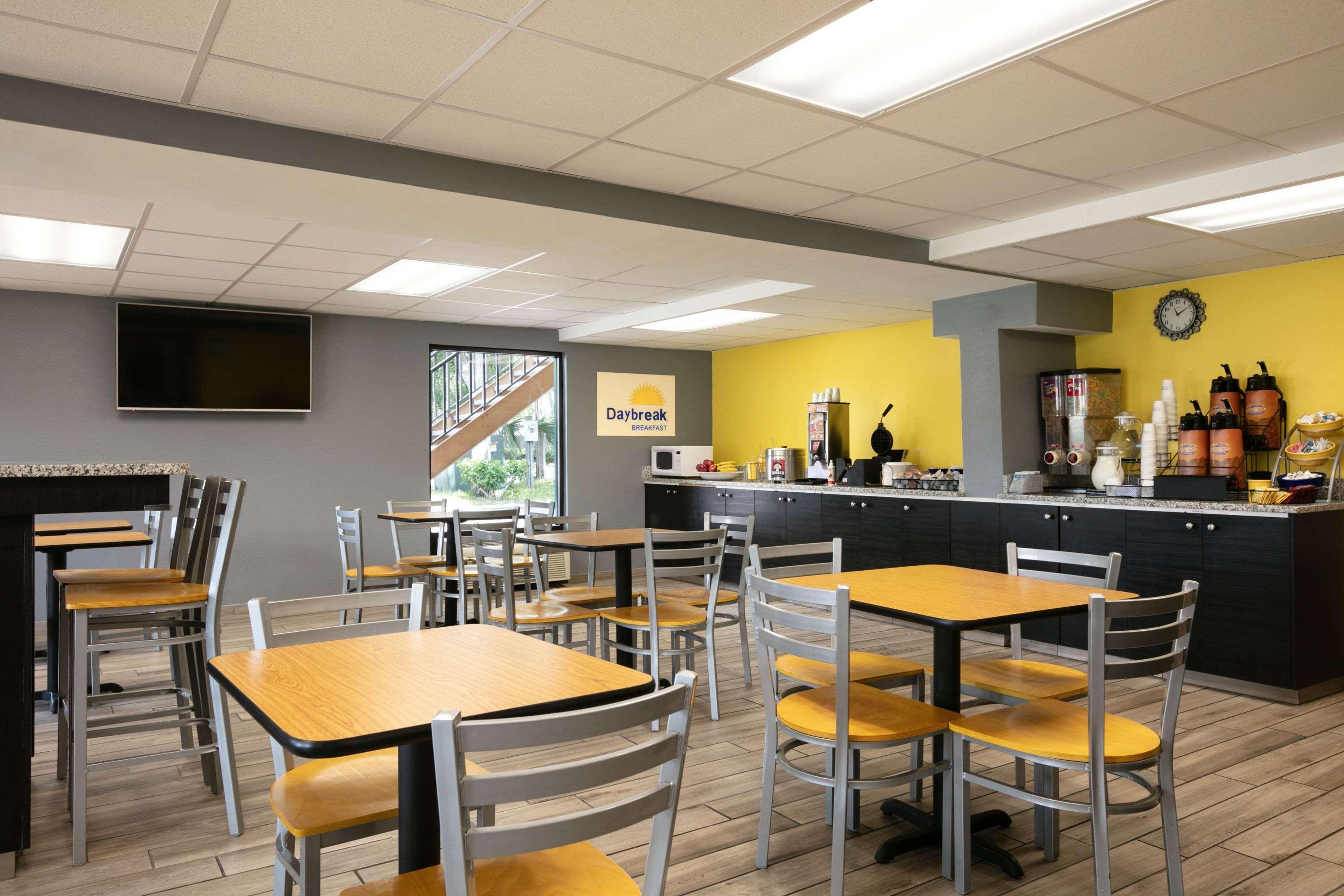 Days Inn By Wyndham Clearwater/Central Exteriör bild