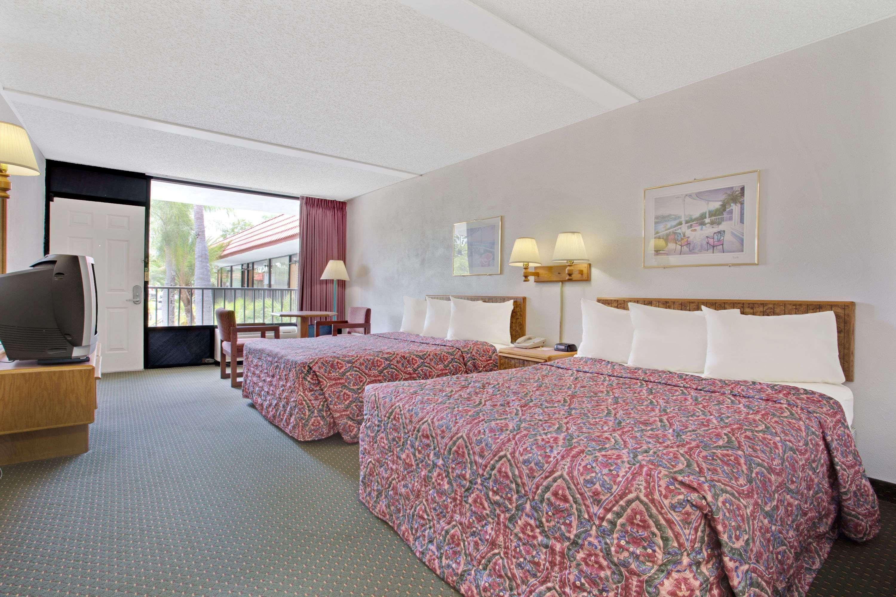Days Inn By Wyndham Clearwater/Central Exteriör bild