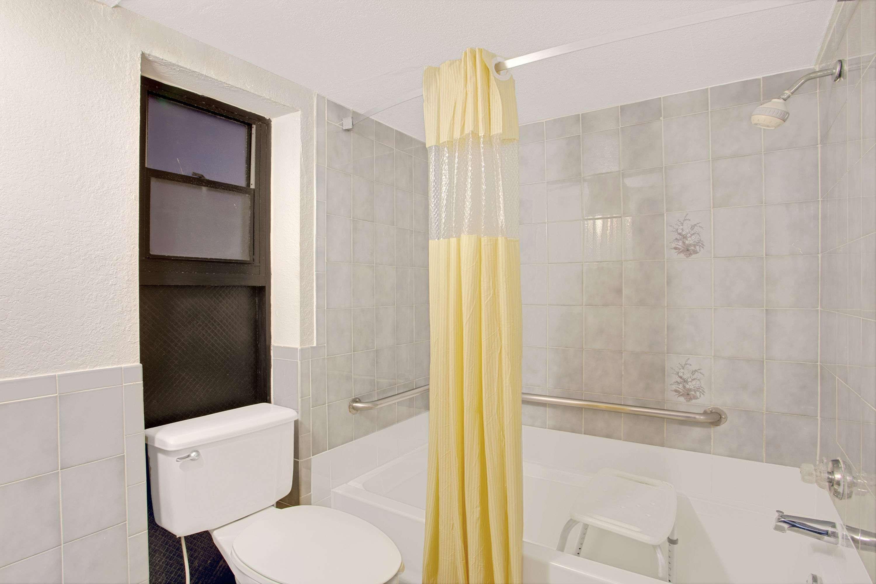 Days Inn By Wyndham Clearwater/Central Exteriör bild
