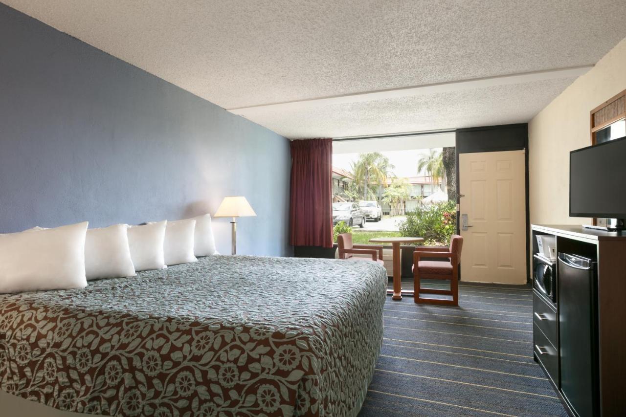 Days Inn By Wyndham Clearwater/Central Exteriör bild